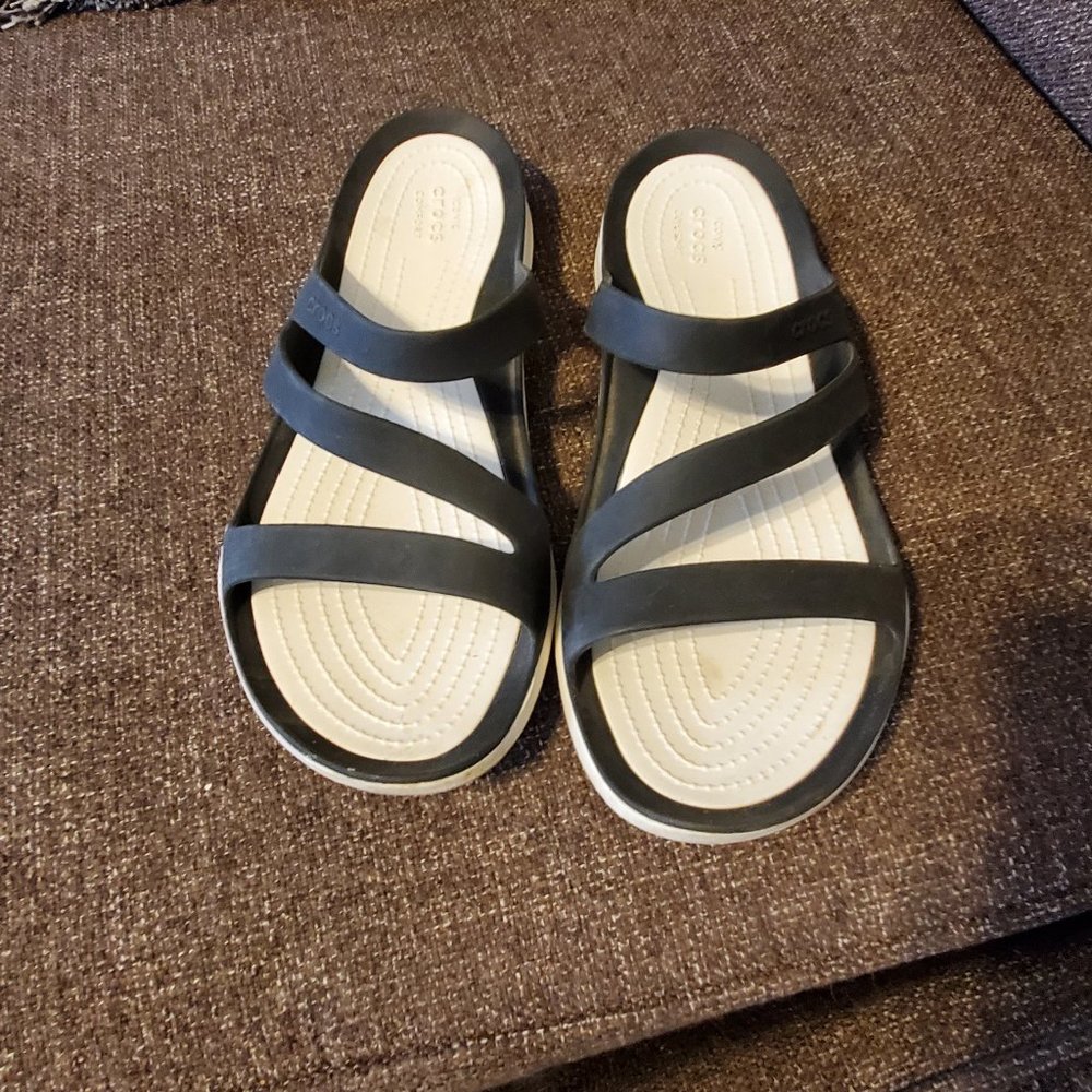 EUC Crocs Sandals